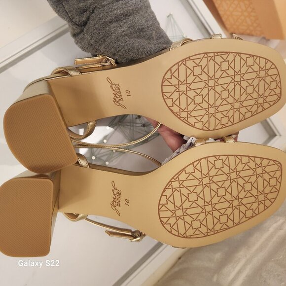 Jewel Badgley Mischka " Hillary" Gold Leather Block heeled Sandals. NIB. Size 10 - Picture 9 of 14